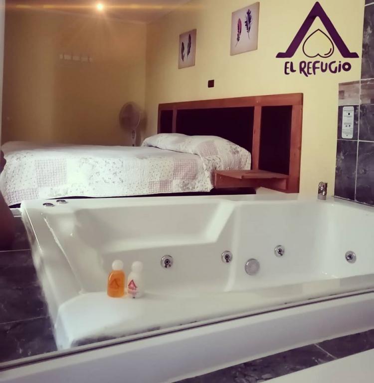 Motel El Refugio, COLINA