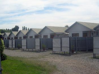 Cabaña Suiza Motel en Los Angeles, Bio Bio